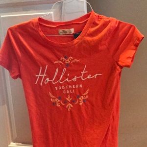 Hollister short-sleeved shirt. New with tags-Small